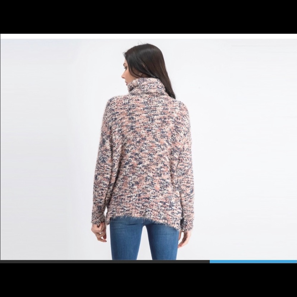 NWT Lost & Wander Quarley Fizzy Eyelash cowl neck - Picture 3 of 5